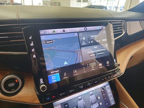 Used 2022 Jeep Grand Wagoneer Series III w/ Rear Seat Video Group 1 image 22