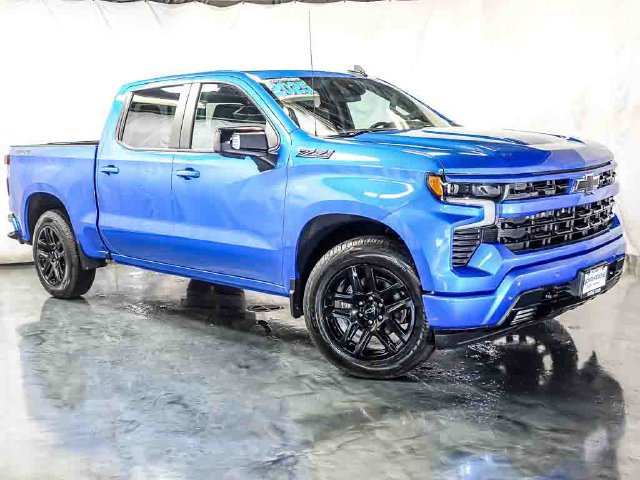 Used 2025 Chevrolet Silverado 1500 RST AWD/4WD image 2