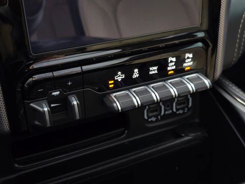 Used 2021 RAM 1500 Limited image 32