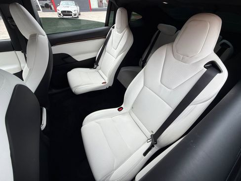Used 2022 Tesla Model X image 11