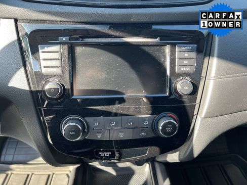 Used 2019 Nissan Rogue S w/ Special Edition Package AWD/4WD image 9