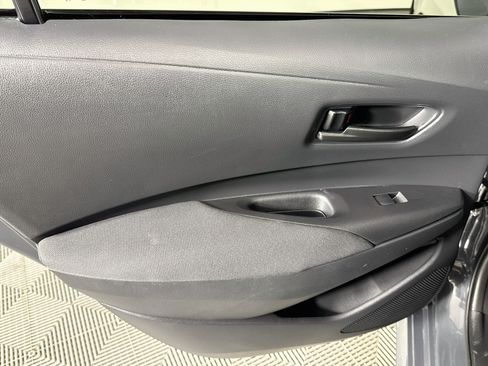 Used 2025 Toyota Corolla LE FWD image 41