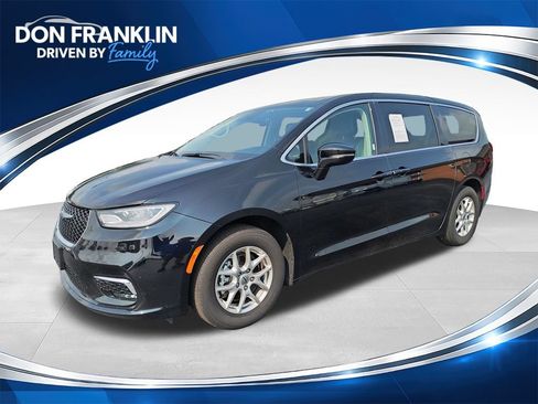 Used 2024 Chrysler Pacifica Touring-L FWD image 1