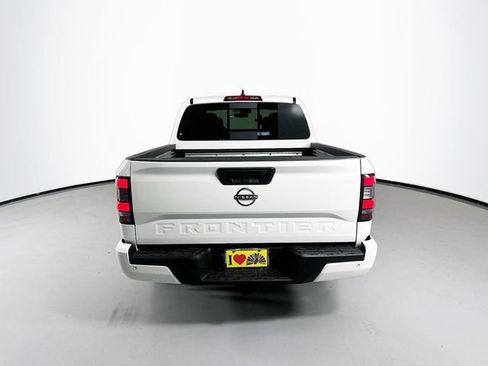 Used 2025 Nissan Frontier SV w/ SV Convenience Package RWD image 8