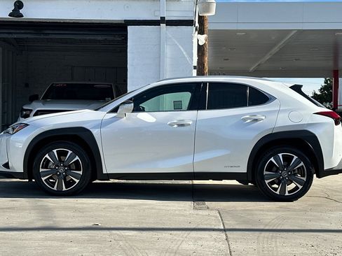 Used 2021 Lexus UX 250h w/ Accessory Package (Z2) image 7