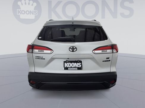 Used 2024 Toyota Corolla Cross AWD Hybrid w/ Moonroof Package image 5