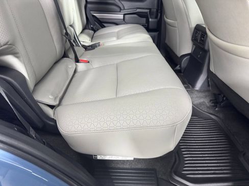 Used 2025 Toyota 4Runner SR5 AWD/4WD image 32