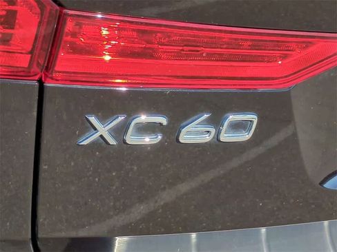 Used 2024 Volvo XC60 B5 Plus w/ Protection Package Premier image 12