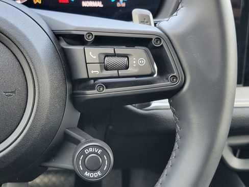 Used 2025 Porsche Cayenne Coupe image 14