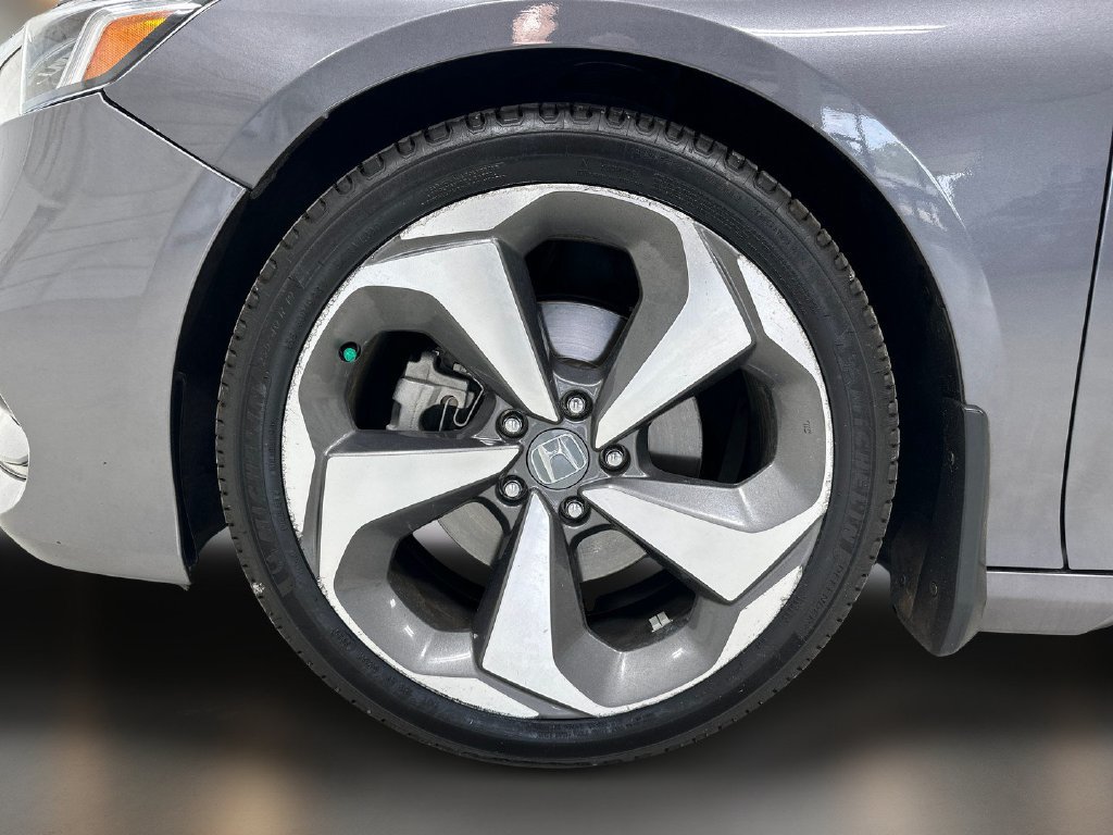 Used 2018 Honda Accord Touring image 10
