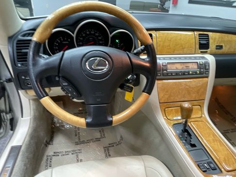Used 2004 Lexus SC 430 Convertible RWD image 19