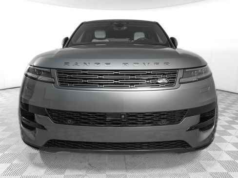 Used 2025 Land Rover Range Rover Sport SE image 2