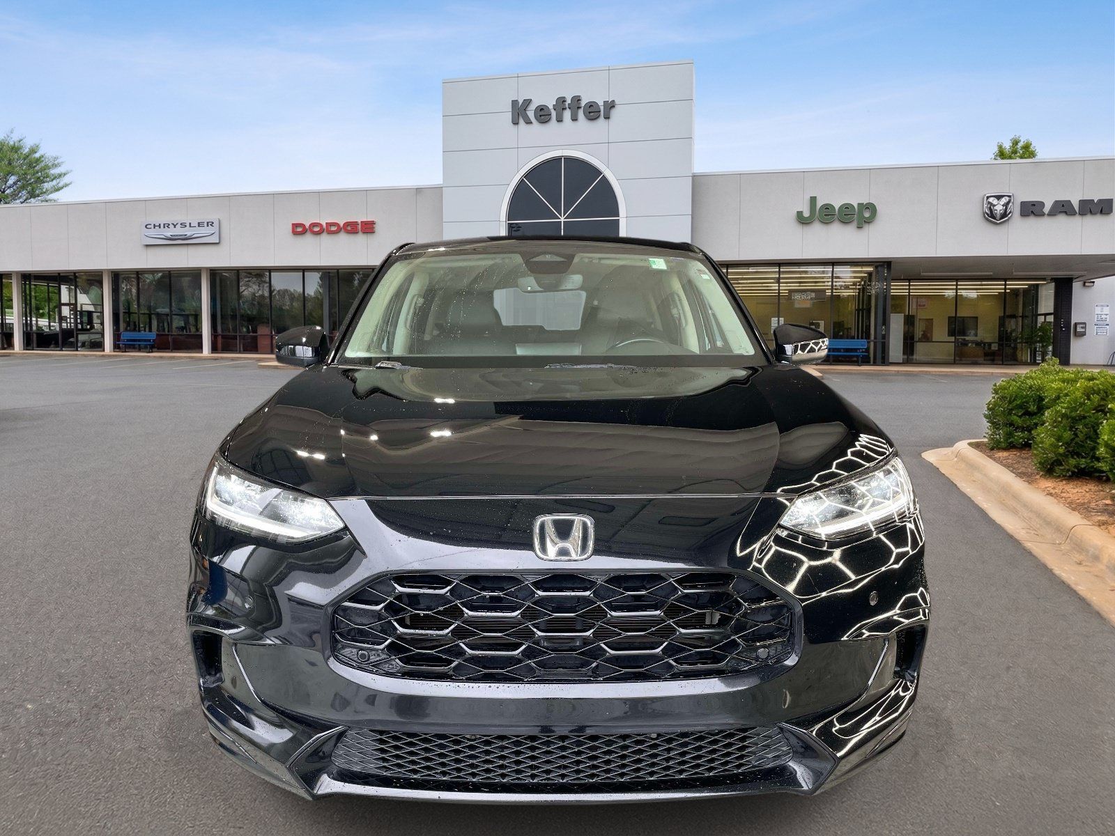 Used 2024 Honda HR-V EX-L image 2