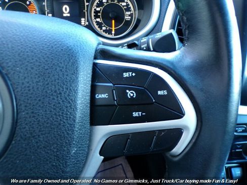 Used 2018 Jeep Cherokee Latitude Plus FWD image 43