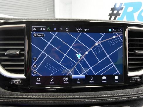 Used 2024 Chrysler Pacifica Limited FWD image 29