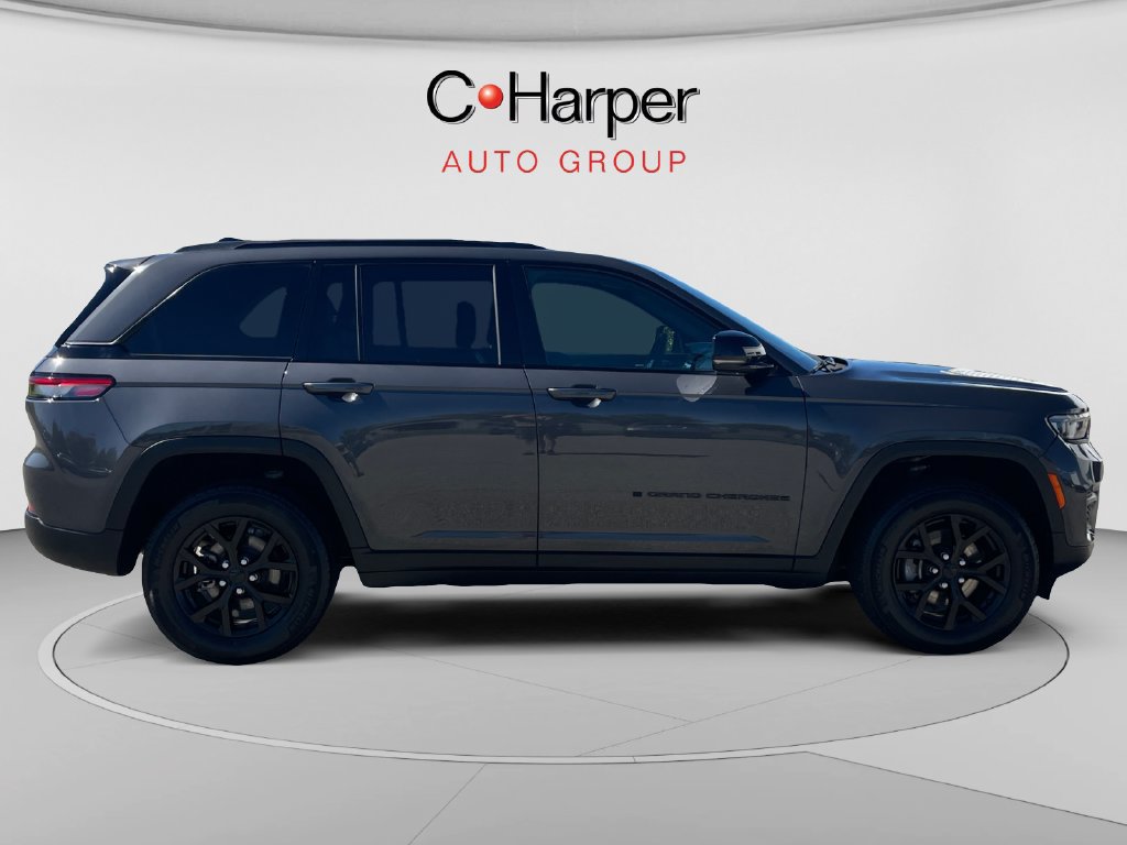Used 2024 Jeep Grand Cherokee Altitude AWD/4WD image 2