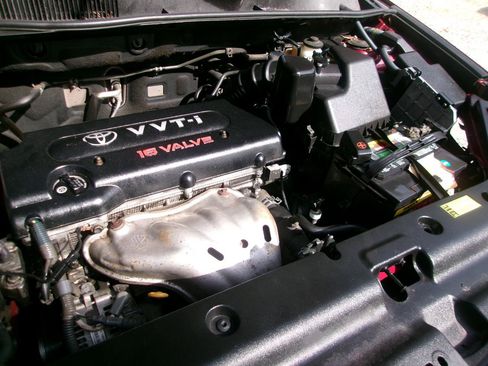 Used 2006 Toyota RAV4 Limited FWD image 2