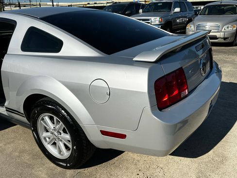 Used 2005 Ford Mustang Coupe image 65