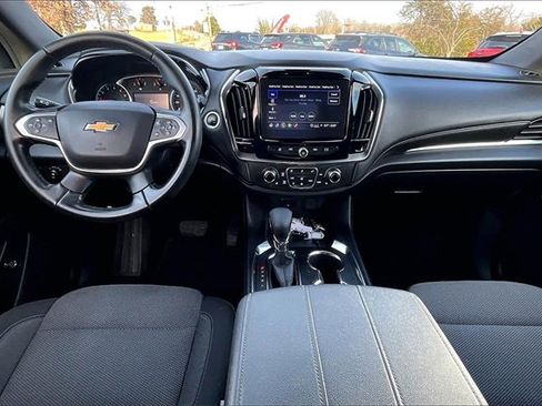 Used 2023 Chevrolet Traverse LT image 18