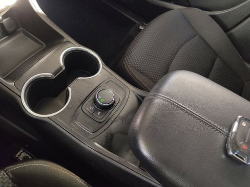 Used 2022 GMC Terrain SLE image 26