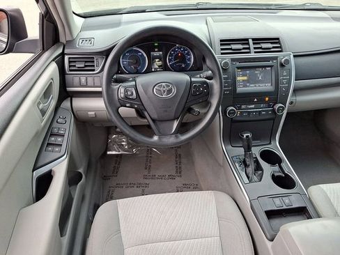 Used 2017 Toyota Camry LE image 12