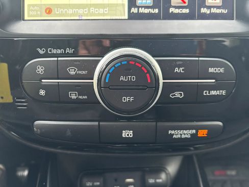 Used 2015 Kia Soul ! w/ Sun & Sound Package FWD image 21