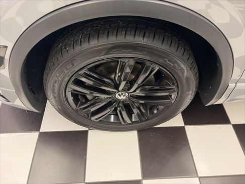 Certified 2022 Volkswagen Tiguan SE R-Line image 6
