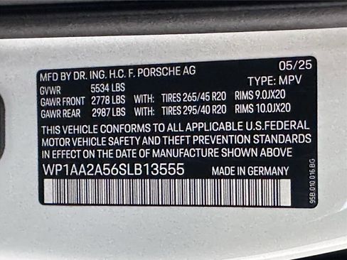 Used 2025 Porsche Macan image 26