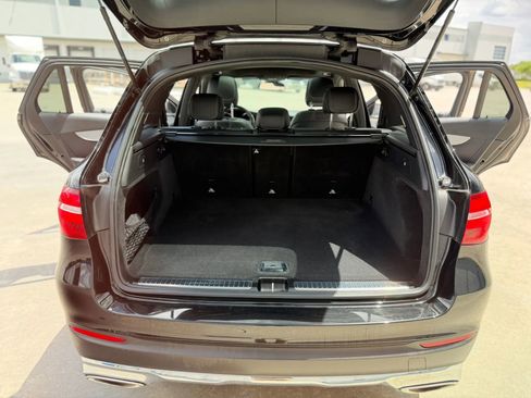 Used 2019 Mercedes-Benz GLC 300 w/ Premium Package image 37