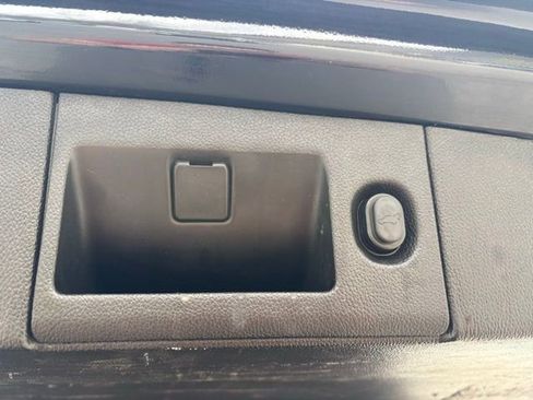 Used 2018 Chevrolet Suburban LT RWD image 38