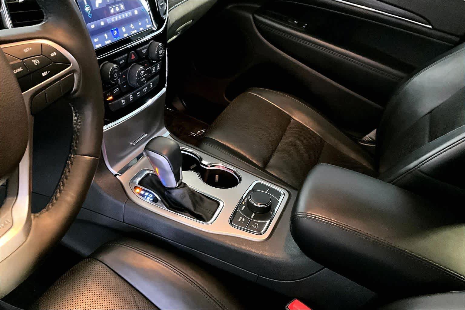 Used 2019 Jeep Grand Cherokee Limited w/ Luxury Group II AWD/4WD image 17