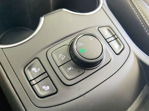 Used 2024 GMC Terrain SLT AWD/4WD image 21