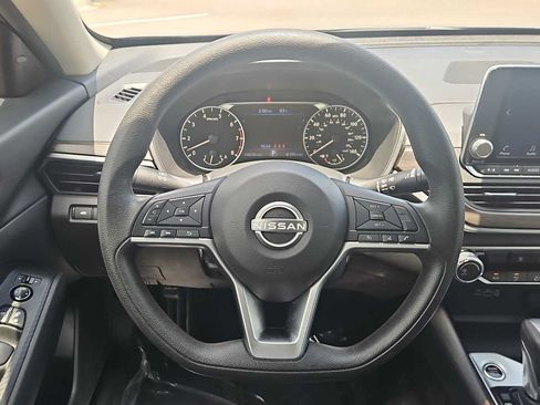 Used 2024 Nissan Altima 2.5 SV FWD image 11
