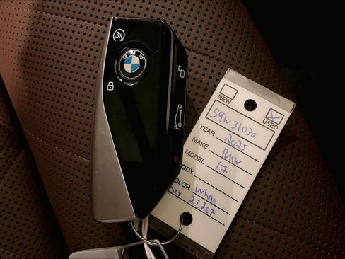 Used 2025 BMW X7 xDrive40i w/ M Sport Package AWD/4WD image 14