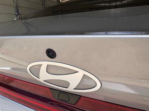 Certified 2025 Hyundai Elantra Limited FWD image 18