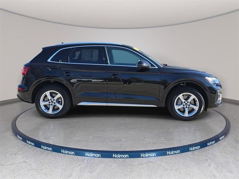 Used 2023 Audi Q5 2.0T Premium w/ Convenience Package image 3