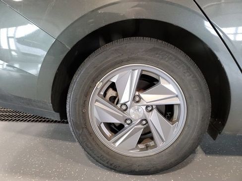 Used 2024 Hyundai Elantra SE FWD image 12
