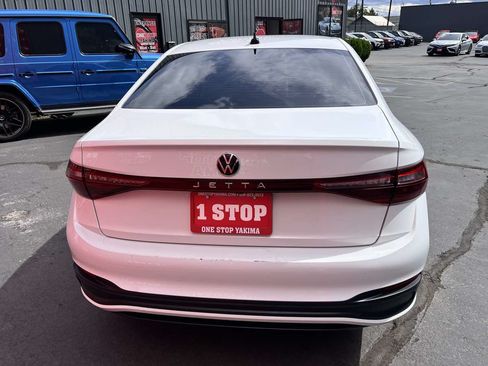 Used 2025 Volkswagen Jetta Sport FWD image 6