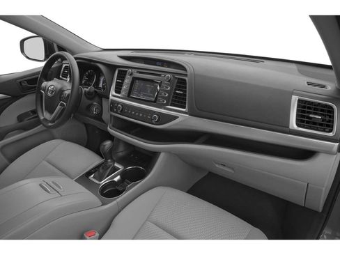 Used 2019 Toyota Highlander LE FWD image 10