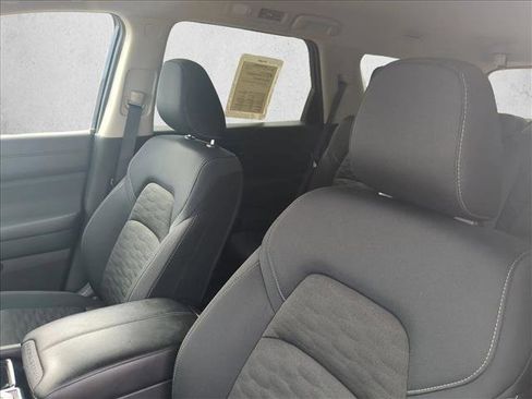 Used 2025 Nissan Pathfinder SV AWD/4WD image 16
