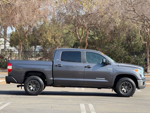 Used 2017 Toyota Tundra SR5 w/ SR5 Upgrade Package RWD image 2