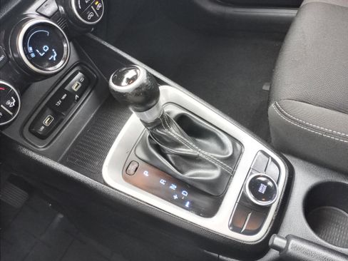 Used 2022 Hyundai Venue SEL w/ Cargo Package image 22