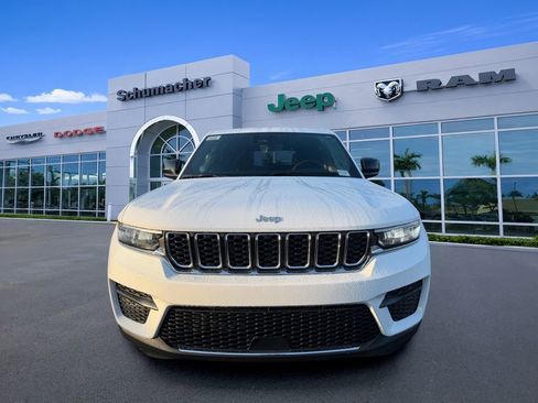New 2026 Jeep Grand Cherokee Laredo X AWD/4WD image 2