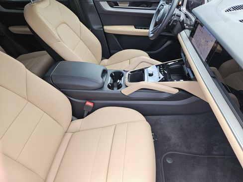 Certified 2026 Porsche Cayenne AWD/4WD image 15