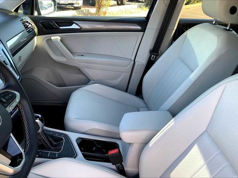 Used 2022 Volkswagen Tiguan SE image 13