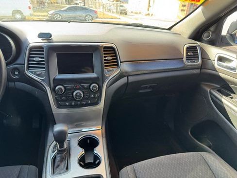 Used 2018 Jeep Grand Cherokee Laredo image 22