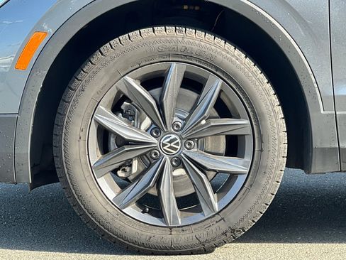 Used 2022 Volkswagen Tiguan SE image 27