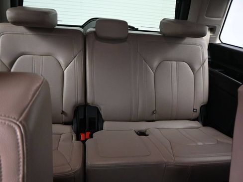 Used 2024 Ford Expedition Limited RWD image 4