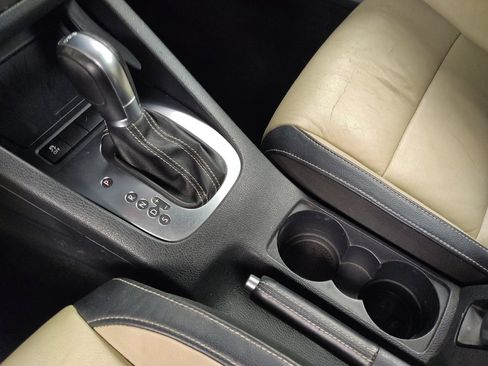 Used 2015 Volkswagen Eos Executive FWD image 26