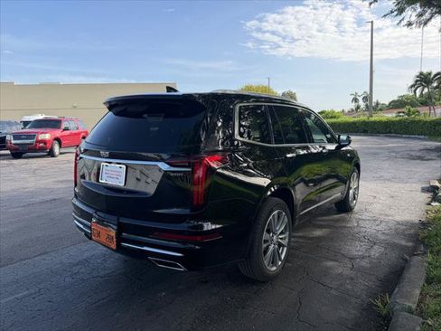 Used 2025 Cadillac XT6 Premium Luxury FWD image 6